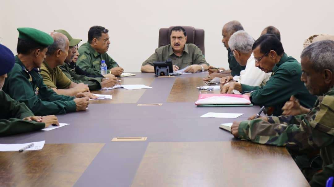 مدير أمن العاصمة عدن يترأس اجتماعًا أمنيًا بمديري الإدارات ويشدد على تعزيز الأداء والانضباط مدير أمن العاصمة عدن يترأس اجتماعًا أمنيًا بمديري الإدارات ويشدد على تعزيز الأداء والانضباط