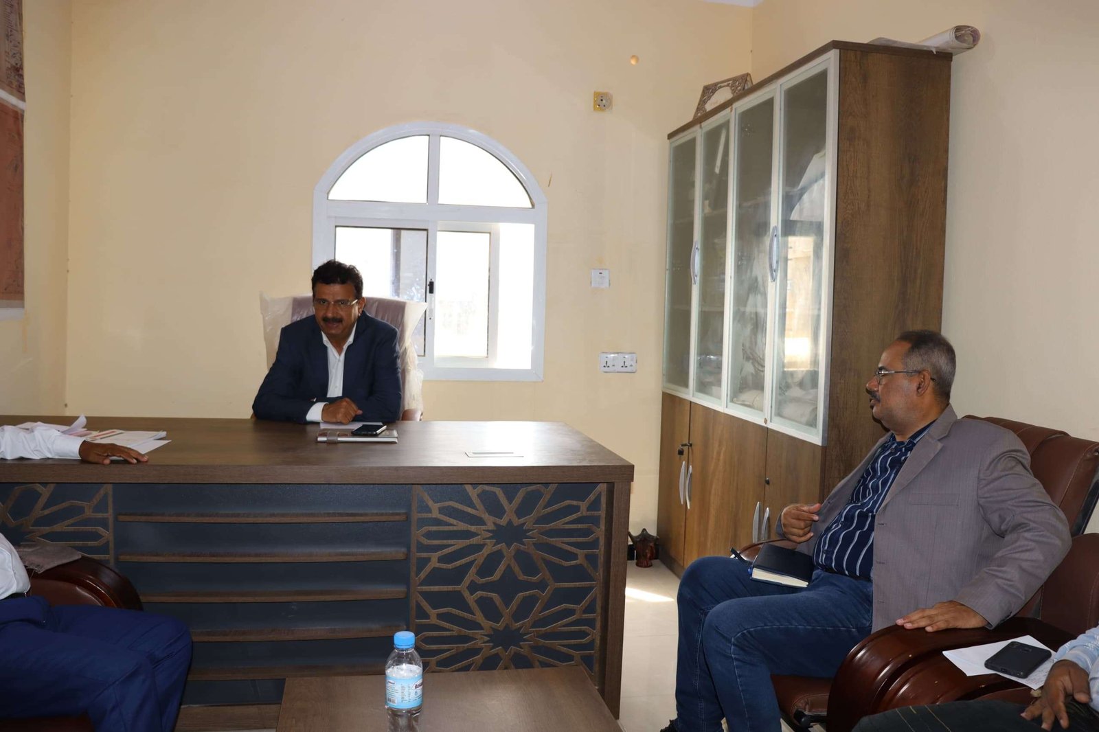 فريق التوجيه والرقابة الرئاسي يطلع على سير عمل الهيئة العامة للأراضي والتخطيط العمراني بسقطرى فريق التوجيه والرقابة الرئاسي يطلع على سير عمل الهيئة العامة للأراضي والتخطيط العمراني بسقطرى