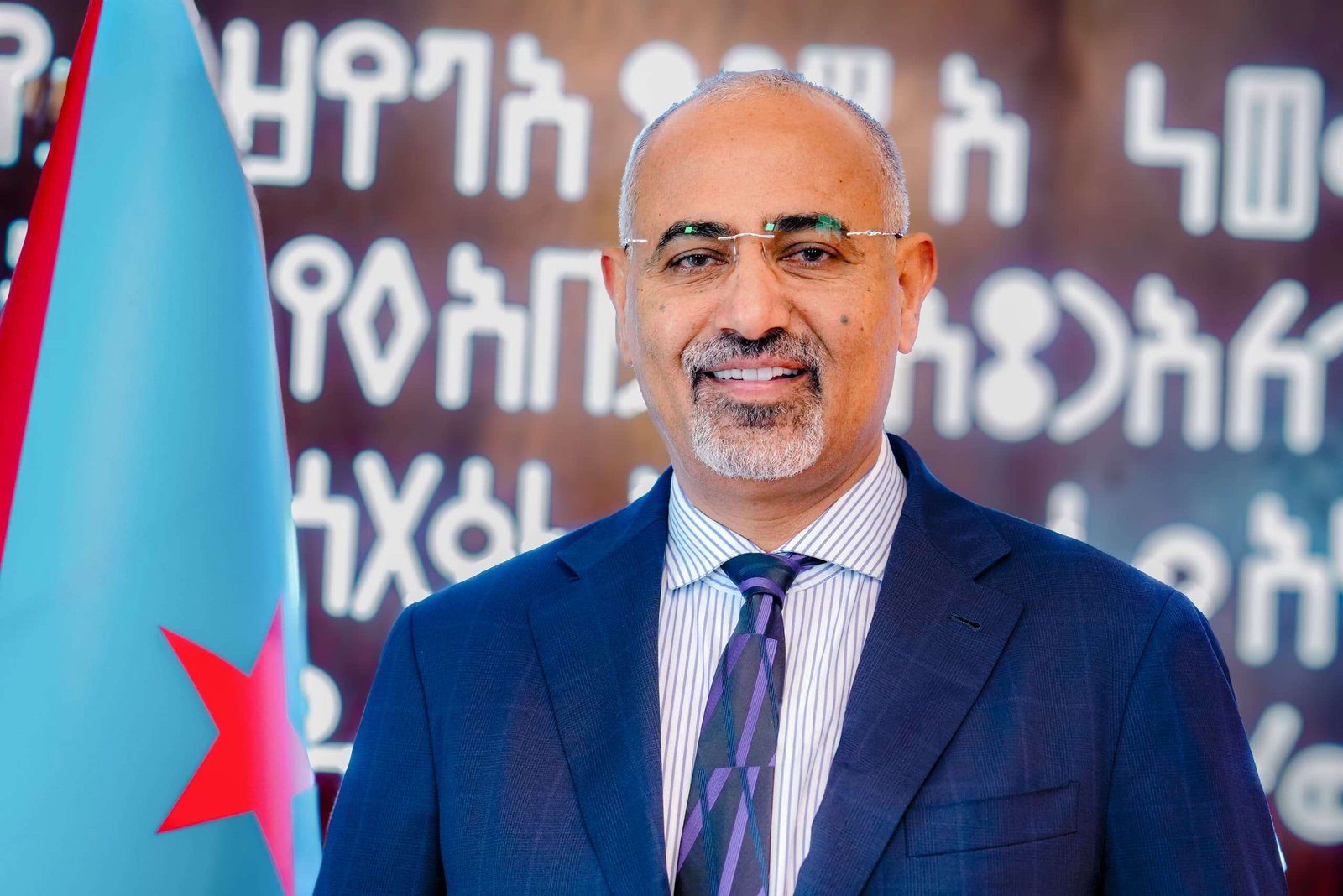 حراك وسط اليمن يرحب بمبادرة رئيس المجلس الانتقالي الجنوبي ويطالب بالوقوف مع قضية الوسط