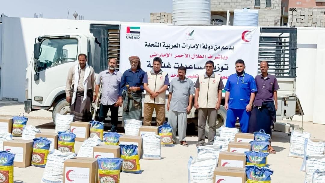 هيئة الهلال الإماراتي تدشّن توزيع مساعدات غذائية لمراكز رعاية وتأهيل المعاقين بعتق