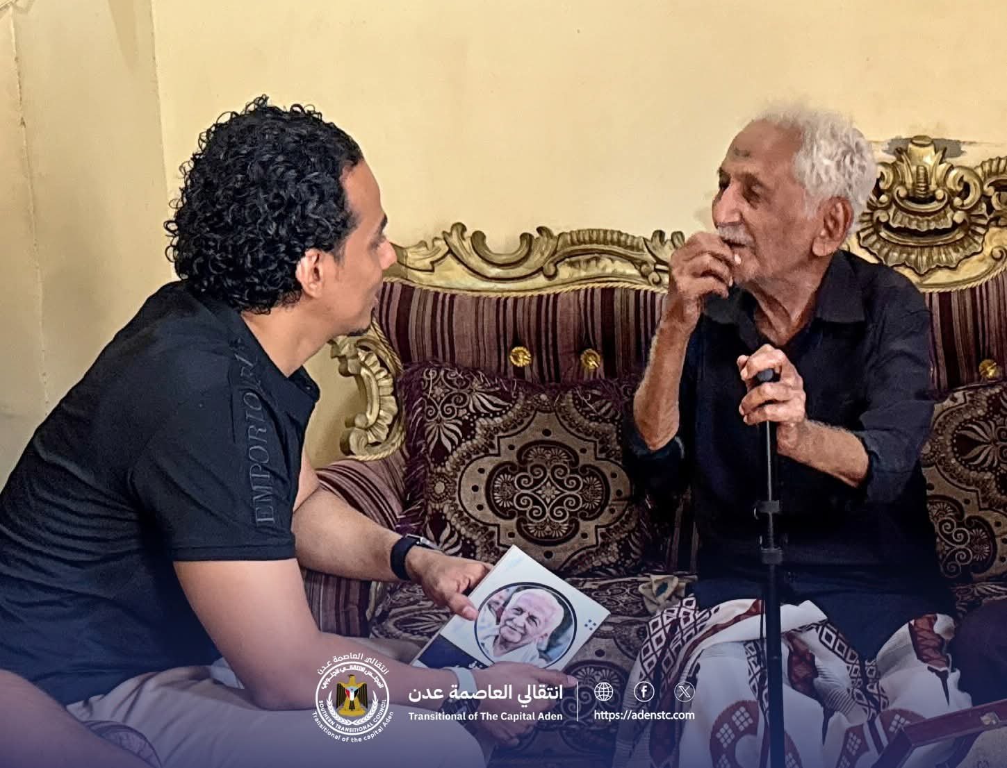 السقاف يزور الشاعر المخضرم عبدالله عبدالكريم للاطمئنان على صحته