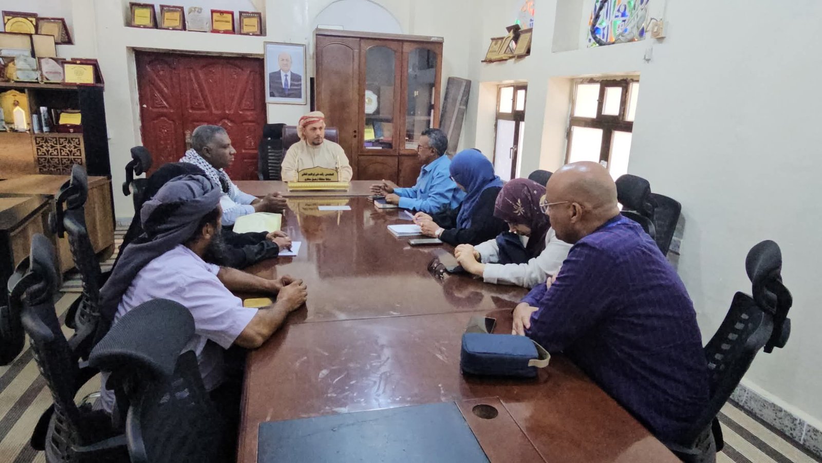 محافظ سقطرى يلتقي فريق منظمة الصحة العالمية لمتابعة مشروع “صحة ساقطري” بدعم من مؤسسة إرث زايد محافظ سقطرى يلتقي فريق منظمة الصحة العالمية لمتابعة مشروع “صحة ساقطري” بدعم من مؤسسة إرث زايد