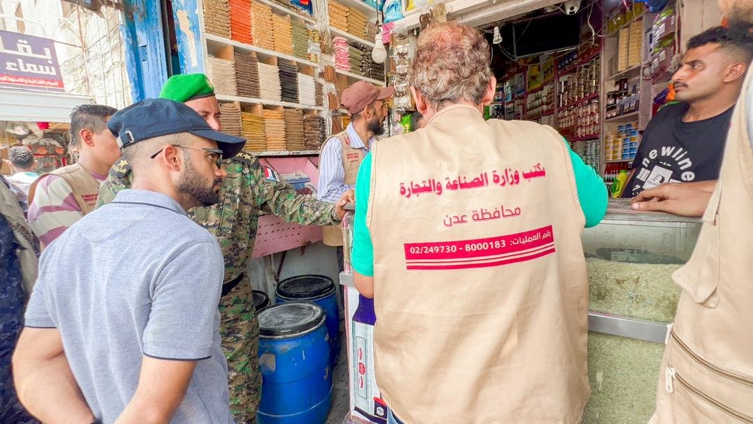بقيادة بن جرادي.. . حملة ميدانية لضبط الأسعار في أسواق مديرية صيرة بعدن