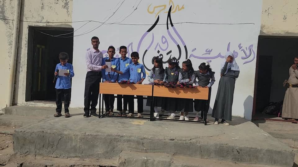 في اليوم العالمي للمعلم.. طلاب مدارس التفوق النموذجية الأهلية يكرمون معلميهم ومعلماتهم