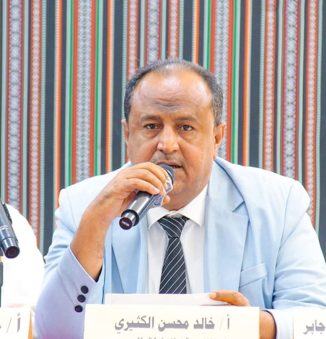 الصحفي خالد الكثيري يدعو الرئيس العليمي لشرعنة قوات حماية حضرموت وتسمية قيادتها الصحفي خالد الكثيري يدعو الرئيس العليمي لشرعنة قوات حماية حضرموت وتسمية قيادتها