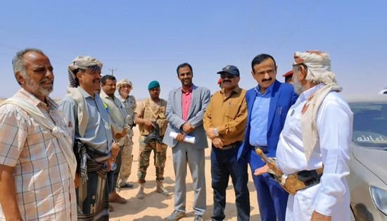 محافظ شبوة يدشن مشروع توسعة المدخل الغربي لعتق