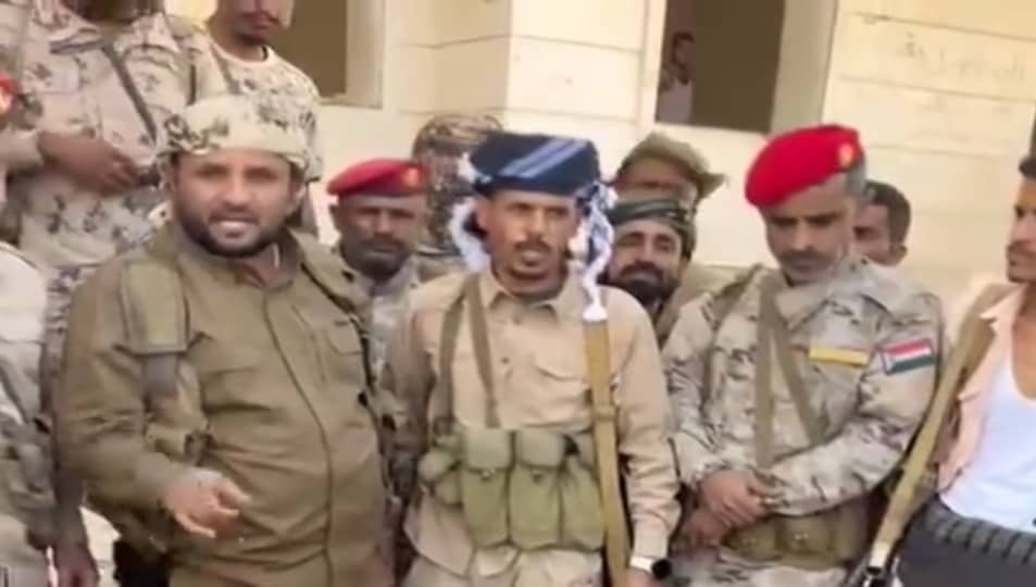 العميد مازن الجنيدي على رأس قوة عسكرية لتعزيز قوات اللواء الأول دعم وإسناد في المحفد