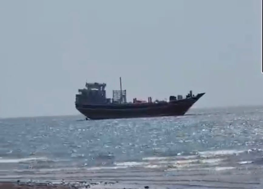 الحملة الأمنية المشتركة تضبط سفينة إيرانية تحمل أسلحة ومنتجات ايرانية الصنع في طريقها للحوثيين بالقرب من باب المندب