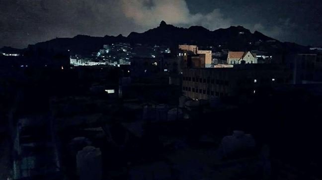 عدن تشهد انقطاعاً كاملاً للكهرباء بسبب نفاد الوقود وتوقف محطة “الرئيس” عدن تشهد انقطاعاً كاملاً للكهرباء بسبب نفاد الوقود وتوقف محطة “الرئيس”