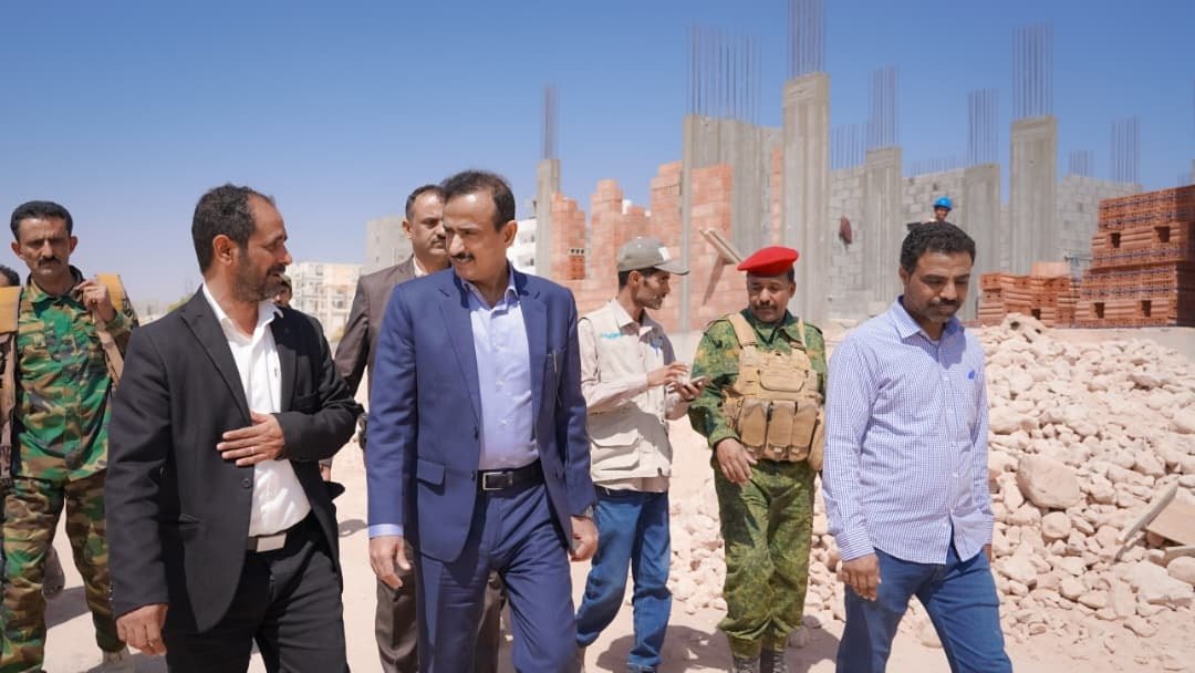 المحافظ بن الوزير يتفقد أعمال التوسعة الجارية للمدينة الطبية ومستوى الانجاز بمركز علاج سؤ التعذية بمدينة عتق