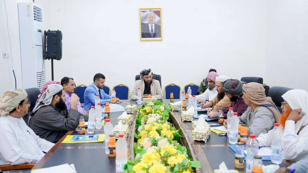 معالي نائب وزير الأوقاف يترأس لقاءً موسعاً لمدراء عموم المديريات وإدارات الأوقاف بعدن