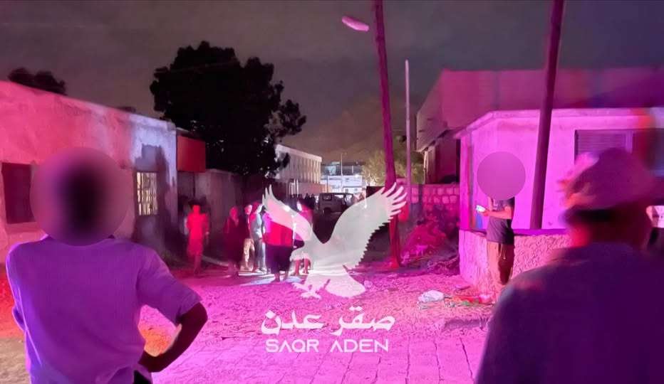 العثور على طفل حديث الولادة متوفّى داخل صندوق قمامة بعدن