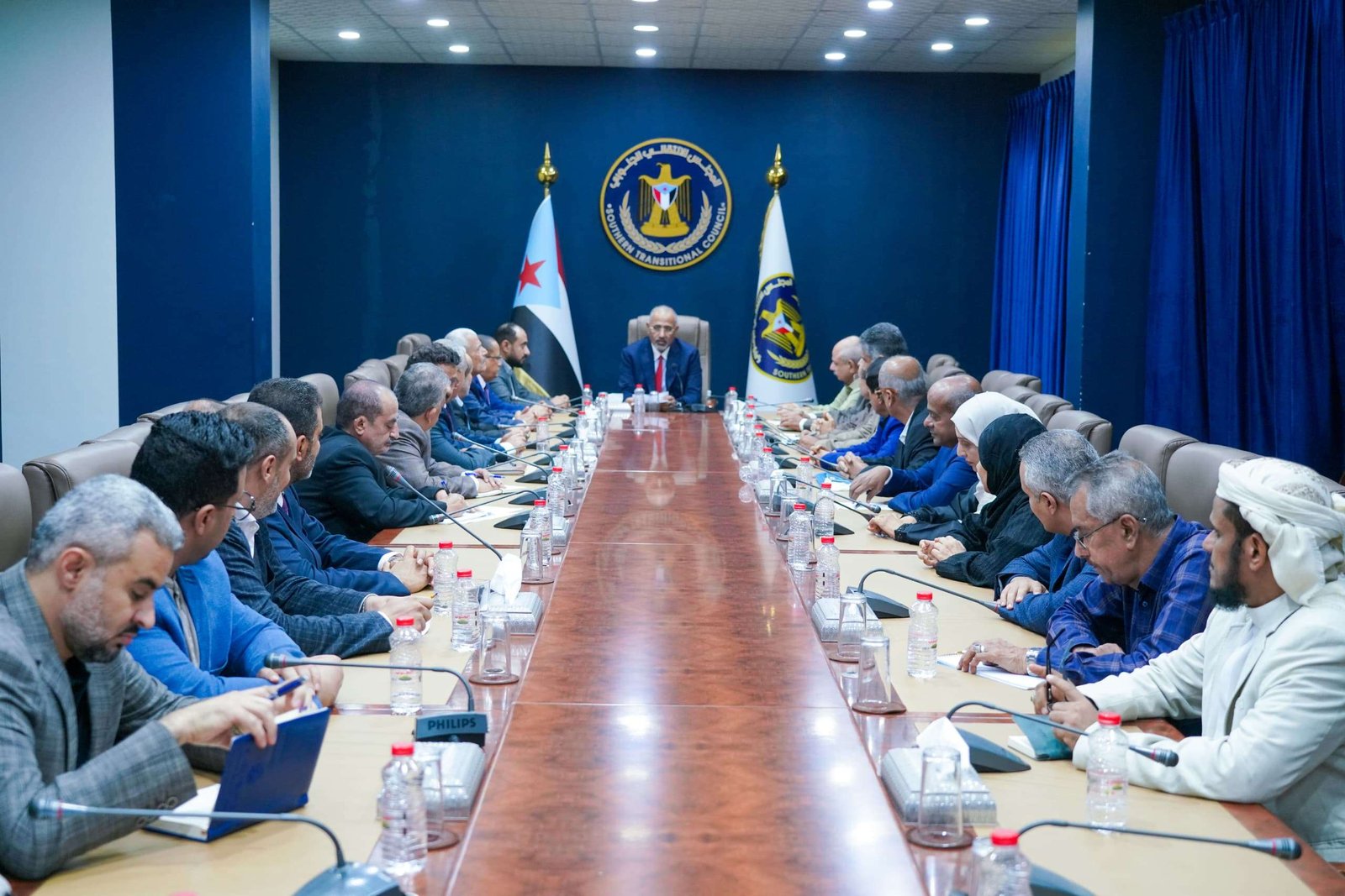 الرئيس الزُبيدي يترأس اجتماعاً موسعاً لهيئة رئاسة المجلس الانتقالي والأمانة العامة الرئيس الزُبيدي يترأس اجتماعاً موسعاً لهيئة رئاسة المجلس الانتقالي والأمانة العامة