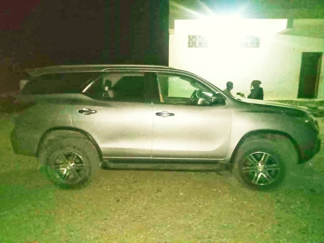 أمن أبين يستعيد سيارة تابعة لوزارة الصحة بأحور خلال ساعات