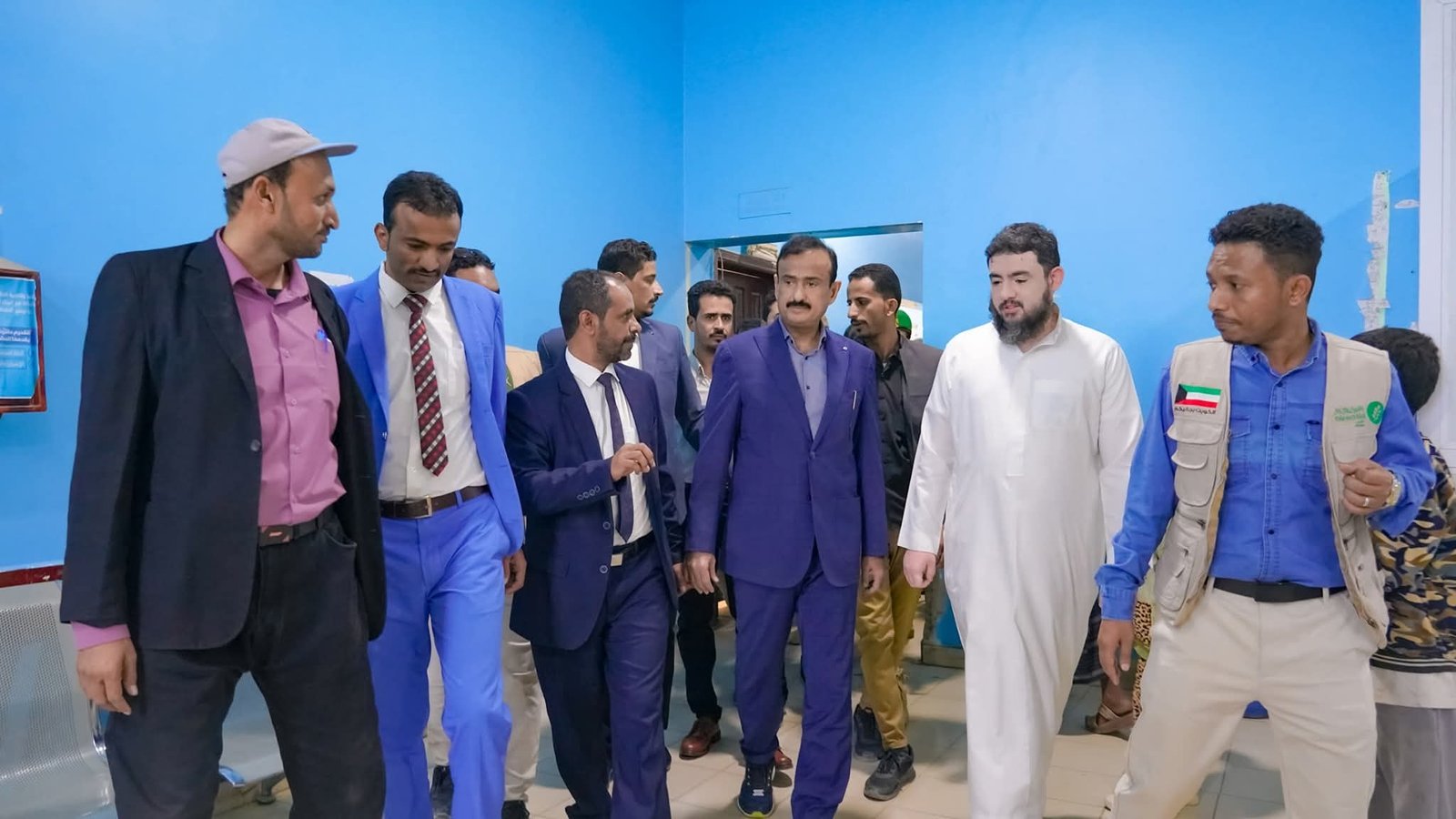 المحافظ بن الوزير يدشن مخيم أمراض وجراحة العيون ويرحب بإقامة مخيم الشفة الأرنبية