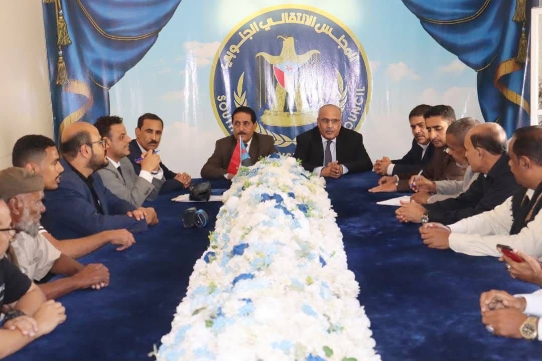 بحضور الكثيري إتمام مراسم التسليم والاستلام لقيادة انتقالي حضرموت