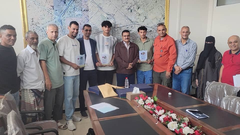 إدارة أهلي عدن تكرم ابطال بطولة الكرة الشاطئية
