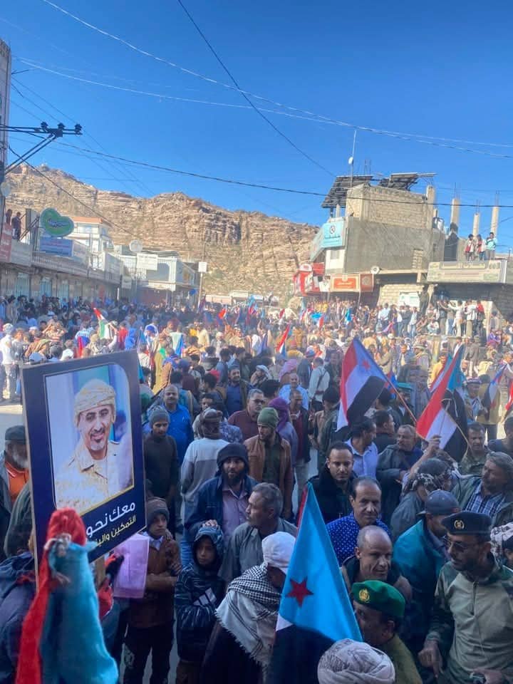 جماهير الشعيب تخرج في مسيرة حاشدة مطالبة بإعلان استقلال الجنوب جماهير الشعيب تخرج في مسيرة حاشدة مطالبة بإعلان استقلال الجنوب