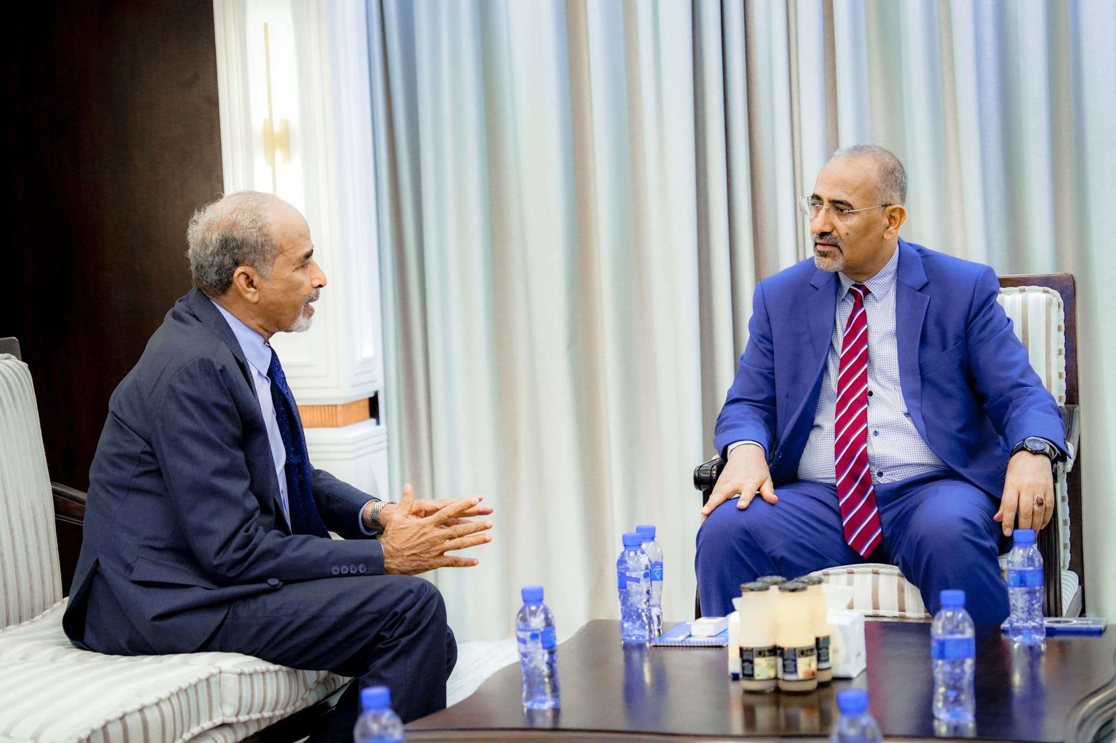 الرئيس الزُبيدي يبحث مع الفريق الصبيحي مستجدات الأوضاع العسكرية والأمنية الرئيس الزُبيدي يبحث مع الفريق الصبيحي مستجدات الأوضاع العسكرية والأمنية