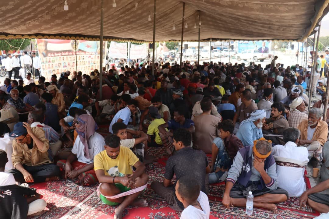 لليوم الثامن على التوالي.. إقبال جماهيري واسع على مخيم الاعتصام المفتوح بمدينة المكلا لليوم الثامن على التوالي.. إقبال جماهيري واسع على مخيم الاعتصام المفتوح بمدينة المكلا