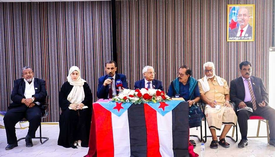 فريق التوجيه والرقابة الرئاسي يلتقي أعضاء الجمعية الوطنية ومجلس المستشارين من حضرموت والهيئة التنفيذية بالمحافظة فريق التوجيه والرقابة الرئاسي يلتقي أعضاء الجمعية الوطنية ومجلس المستشارين من حضرموت والهيئة التنفيذية بالمحافظة