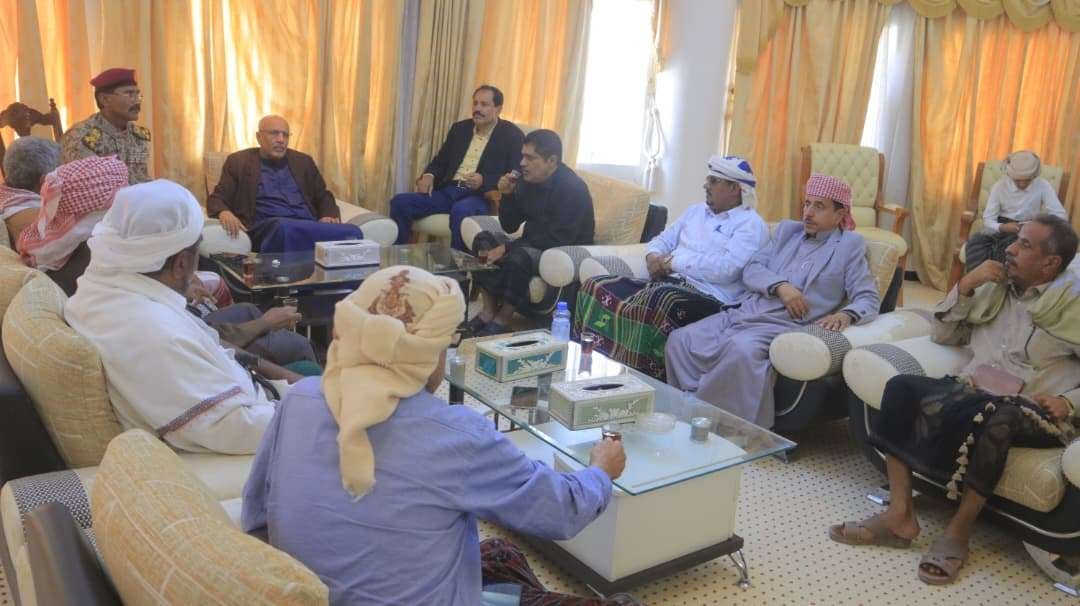 رئيس الجمعية الوطنية يلتقي قبيلة آل علي بن نعمان بمدينة سيئون