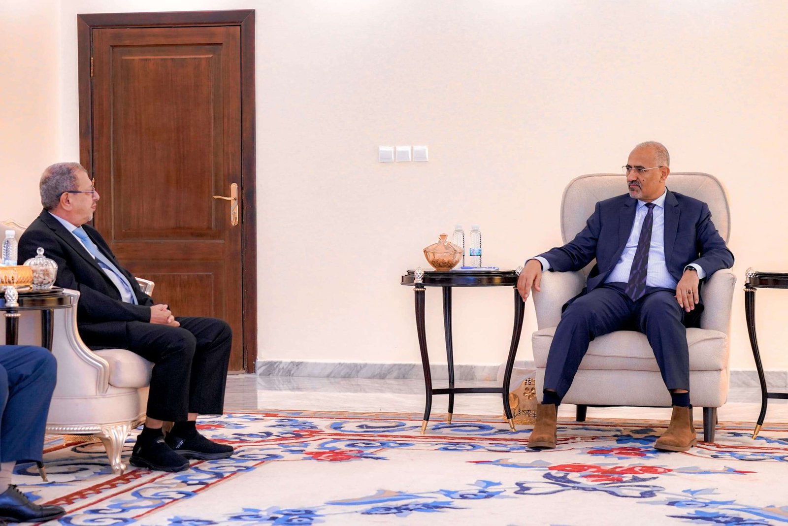 الرئيس الزُبيدي يطّلع على سير العمل في المحاكم والنيابات والتحديات التي تواجهها الرئيس الزُبيدي يطّلع على سير العمل في المحاكم والنيابات والتحديات التي تواجهها