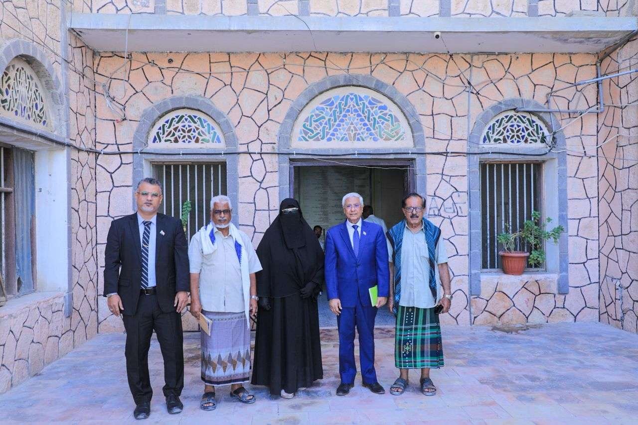 فريق التوجيه والرقابة الرئاسي يلتقي مدير عام الهيئة العامة للمعاشات والتأمينات بساحل حضرموت فريق التوجيه والرقابة الرئاسي يلتقي مدير عام الهيئة العامة للمعاشات والتأمينات بساحل حضرموت