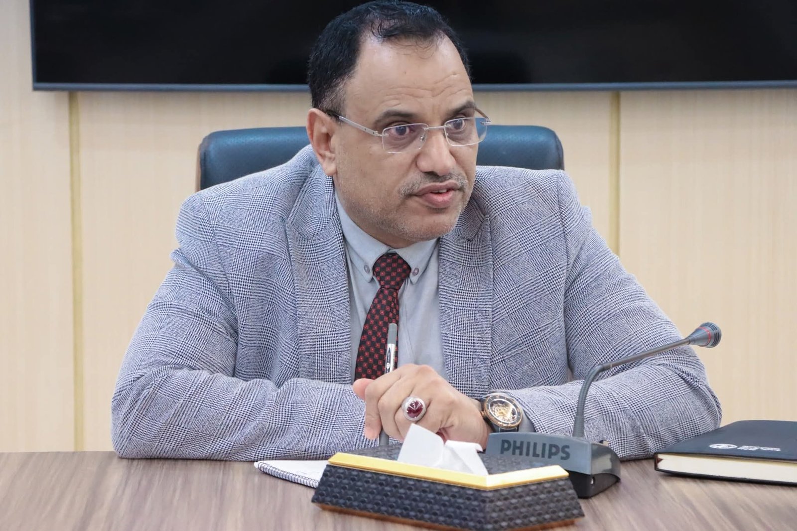 الوزير السقطري: موازنة 2026 خطوة مفصلية.. والوزارة تتجه لشراكة أوسع مع القطاع الخاص لتعزيز الاستثمار الزراعي والسمكي الوزير السقطري: موازنة 2026 خطوة مفصلية.. والوزارة تتجه لشراكة أوسع مع القطاع الخاص لتعزيز الاستثمار الزراعي والسمكي