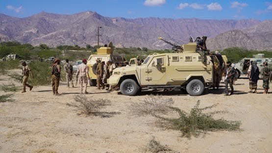 دعوة للاحتشاد والتظاهر للمطالبة بوقف الخصم والنهب من رواتب الأفراد