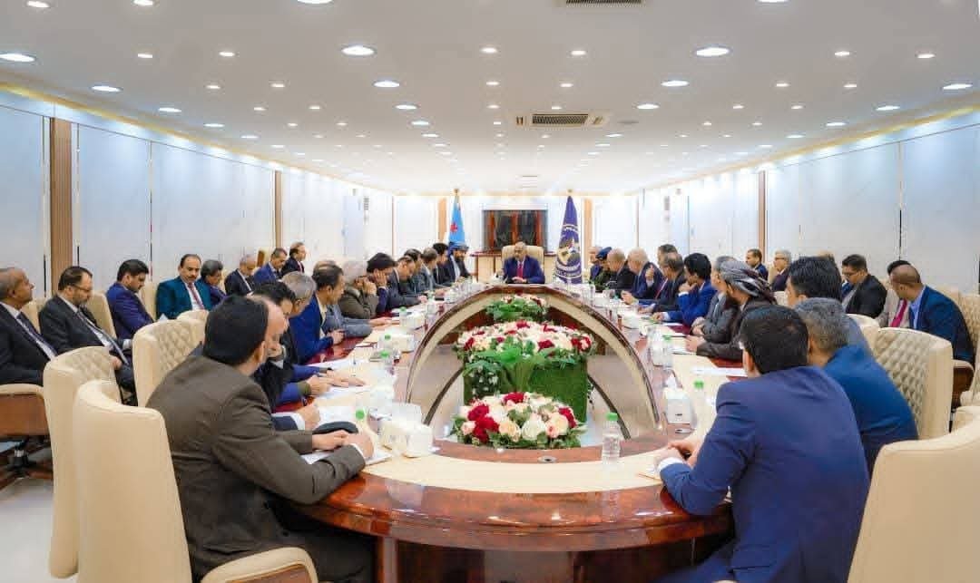 القيادة التنفيذية العُليا تناقش الجهود المبذولة لتأمين الخدمات للمواطنين ومراقبة أسعار الصرف