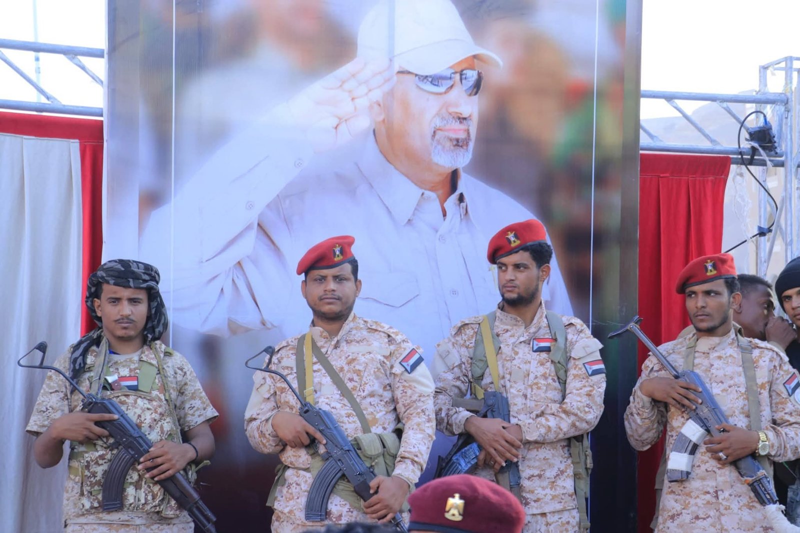 لأول مرة منذ أكثر من 30 عاماً… القوات المسلحة الجنوبية تؤمّن مليونية سيئون لأول مرة منذ أكثر من 30 عاماً… القوات المسلحة الجنوبية تؤمّن مليونية سيئون