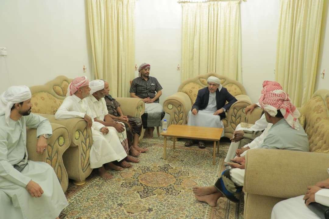 الكثيري يلتقي عددًا من مشايخ قبيلة العوامر ويؤكد أهمية الشراكة في ترسيخ الأمن بوادي وصحراء حضرموت الكثيري يلتقي عددًا من مشايخ قبيلة العوامر ويؤكد أهمية الشراكة في ترسيخ الأمن بوادي وصحراء حضرموت