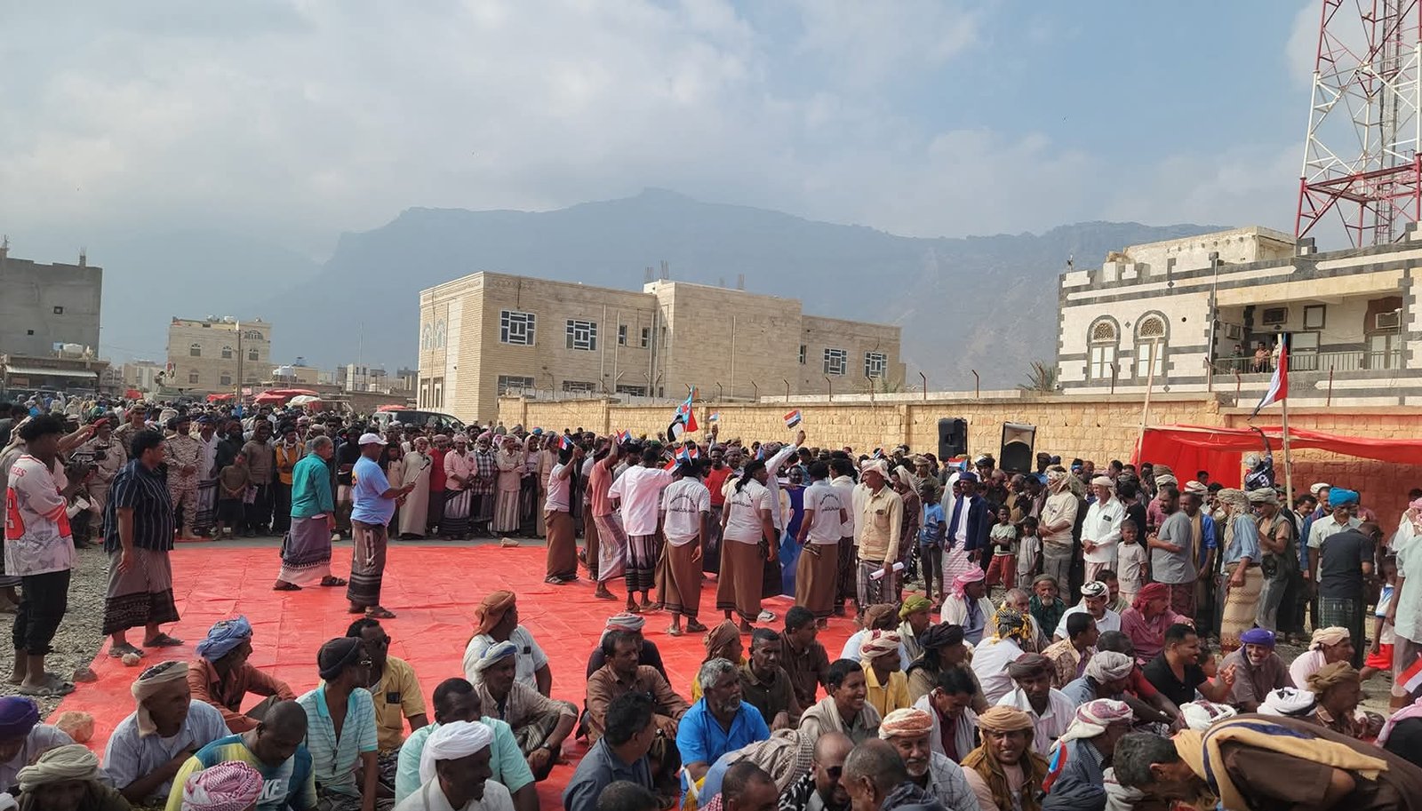 سقطرى.. توافد جماهيري واسع إلى ساحة الاعتصام بـ حديبو للمطالبة بإعلان الاستقلال الثاني سقطرى.. توافد جماهيري واسع إلى ساحة الاعتصام بـ حديبو للمطالبة بإعلان الاستقلال الثاني