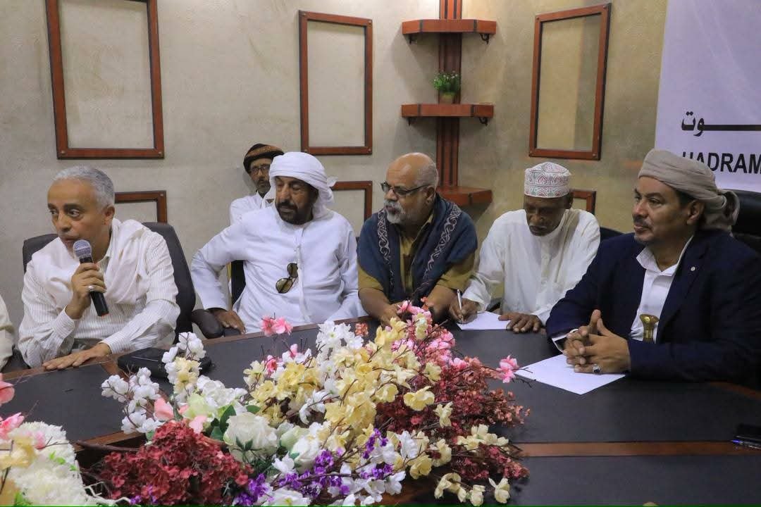 أمين عام حلف قبائل حضرموت “باشقار”: الحديث عن انسحاب القوات الجنوبية من حضرموت “عقيم وسابق لأوانه” أمين عام حلف قبائل حضرموت “باشقار”: الحديث عن انسحاب القوات الجنوبية من حضرموت “عقيم وسابق لأوانه”