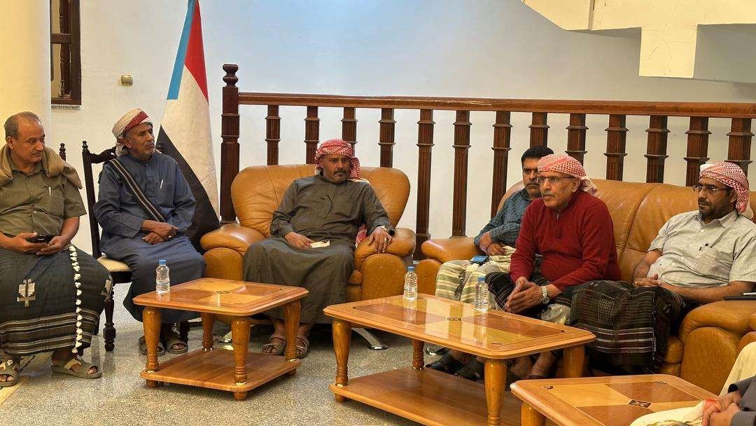 رئيس الجمعية الوطنية يلتقي وفد قبيلة آل الزبيدي بوادي حضرموت