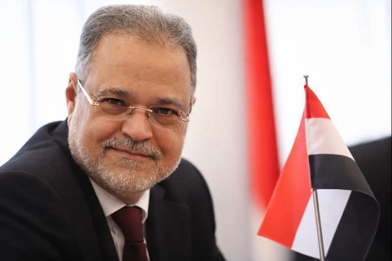 عندما تنسحب الجيوش بتغريدة.. قراءة نفسية سياسية ساخرة في بيان عبدالملك المخلافي وذكاء النخبة المُصاب بالحول الاستراتيجي