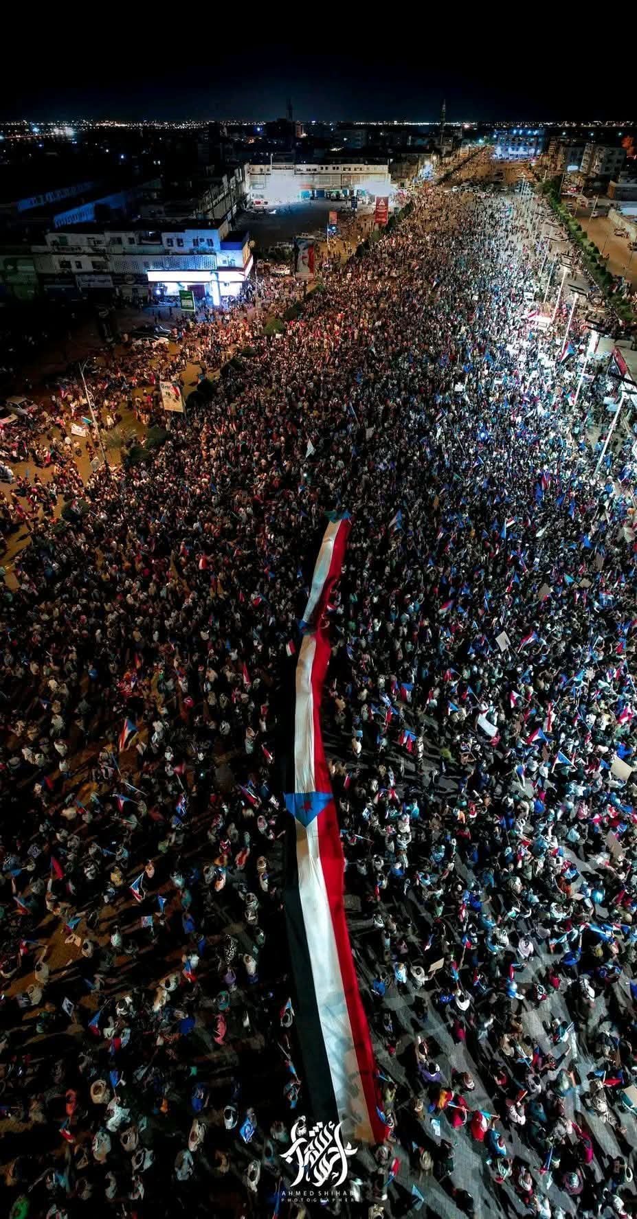 نص البيان الذي تم القاءه في مليونية الثبات والقرار في ساحة العروض العاصمة عدن نص البيان الذي تم القاءه في مليونية الثبات والقرار في ساحة العروض العاصمة عدن