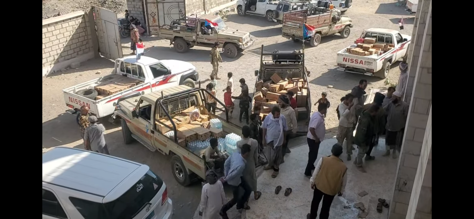 أبناء جحاف يسيرون أولى قوافلهم لإفطار المرابطين إلى جبهات الضالع تأكيدًا على استمرار الدعم الشعبي للمقاتلين أبناء جحاف يسيرون أولى قوافلهم لإفطار المرابطين إلى جبهات الضالع تأكيدًا على استمرار الدعم الشعبي للمقاتلين