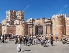 اختلفوا مع سياسة الانتقالي لكن لا يجوز وطنيا وإخلاقيا أن تشرعنوا لليمننة على أرضكم