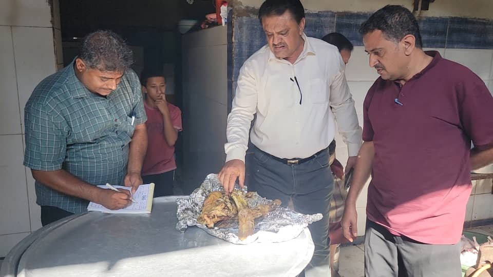 بعد ضبط أغذية مطبوخة مبيتة.. صحة البيئة بالمنصورة تتخذ إجراءات رادعة بحق المطاعم المخالفة للإشتراطات الصحية