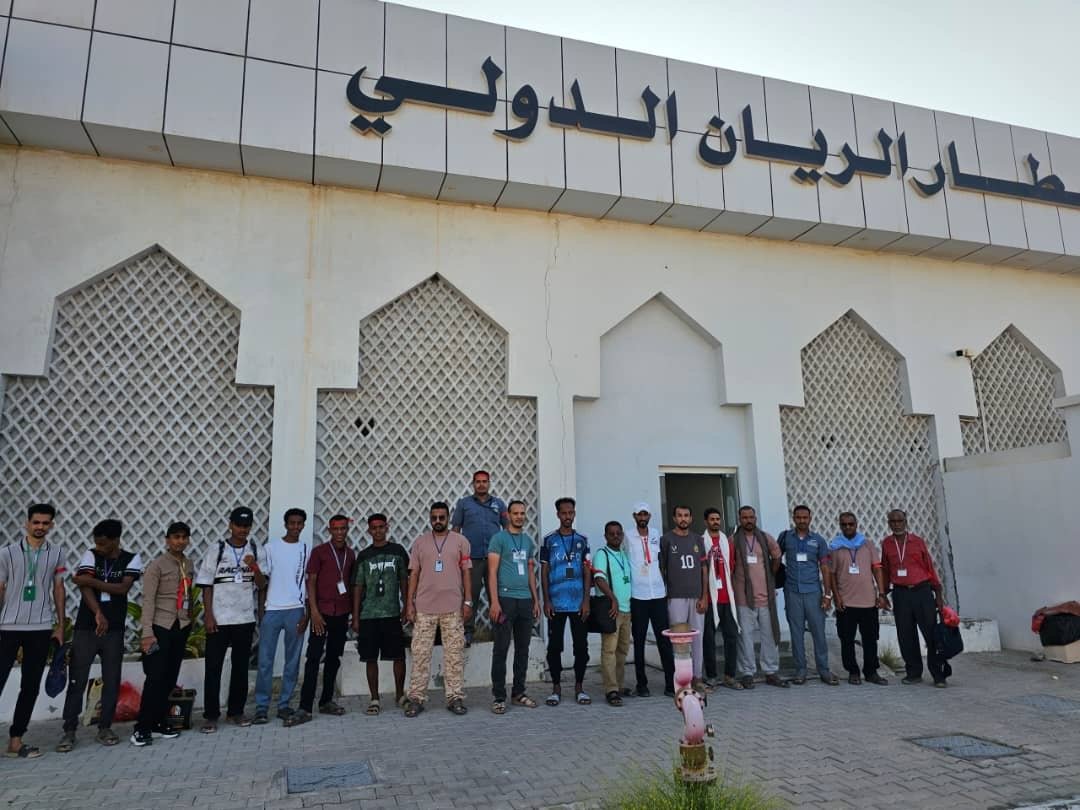 ثورة إدارية في مطار الريان.. الموظفون يرفعون الشارات الحمراء دفاعاً عن مستقبل المرفق السيادي