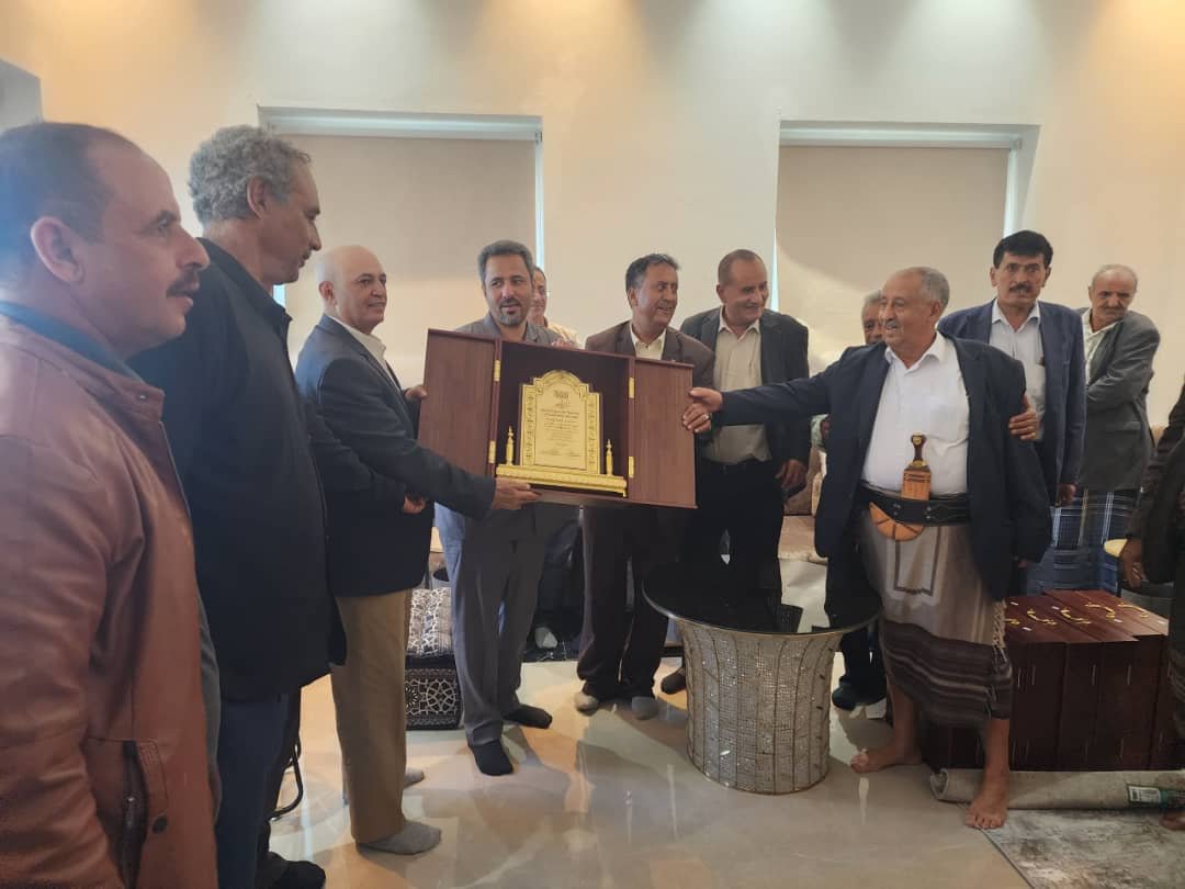 محافظ لحج ومدير عام يافع يكرمان وزير المياه الشرجبي محافظ لحج ومدير عام يافع يكرمان وزير المياه الشرجبي