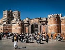 من أراد الوحدة مع حزب الإخوان والرافضة الحوثية فليذهب إلى باب اليمن
