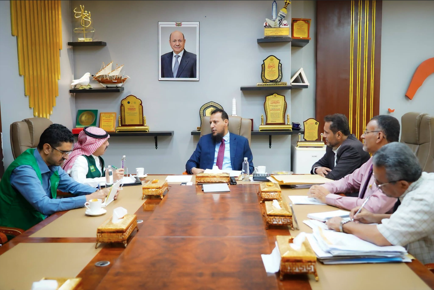 محافظ العاصمة عدن يبحث مع مدير البرنامج السعودي لتنمية وإعمار اليمن سير عدد من المشاريع التنموية والخدمية محافظ العاصمة عدن يبحث مع مدير البرنامج السعودي لتنمية وإعمار اليمن سير عدد من المشاريع التنموية والخدمية