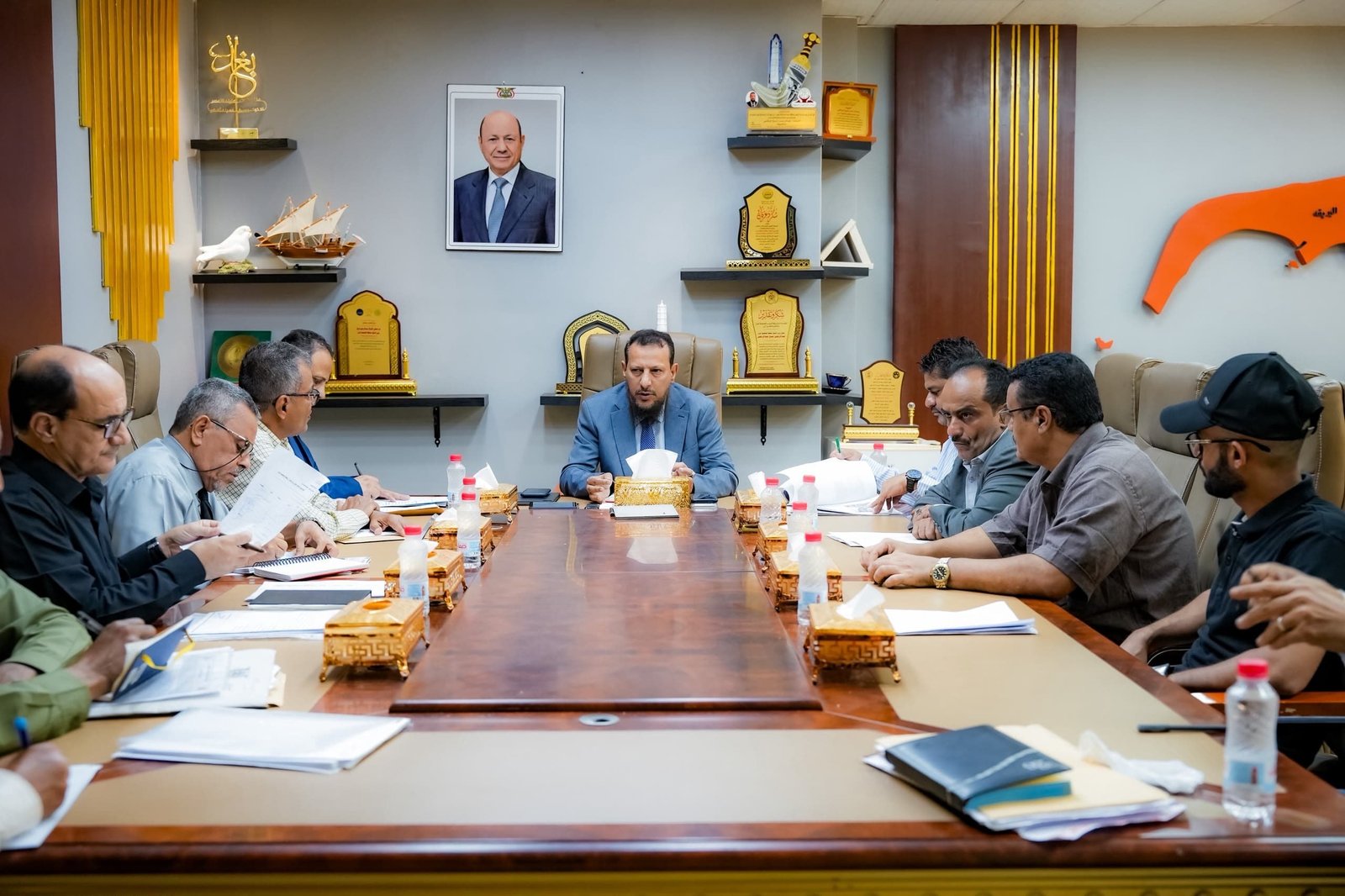 برئاسة المحافظ عبد الرحمن شيخ.. اجتماع يناقش حلولًا عاجلة لأزمة طفح الصرف الصحي في عدن