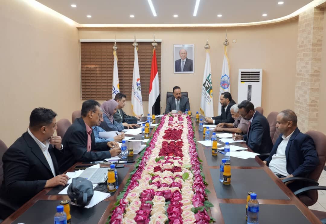 وزير الأشغال يرأس اول اجتماع لمجلس إدارة المؤسسة العامة للطرق والجسور في عدن وزير الأشغال يرأس اول اجتماع لمجلس إدارة المؤسسة العامة للطرق والجسور في عدن