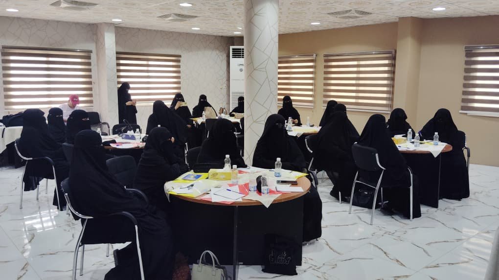 برعاية المحافظ الخنبشي.. اللجنة الوطنية للمرأة بساحل حضرموت تدشن دورة “الإشراف الأسري ودوره في حماية الأبناء من مخاطر المخدرات” لداعيات مراكز التحفيظ بالمكلا برعاية المحافظ الخنبشي.. اللجنة الوطنية للمرأة بساحل حضرموت تدشن دورة “الإشراف الأسري ودوره في حماية الأبناء من مخاطر المخدرات” لداعيات مراكز التحفيظ بالمكلا