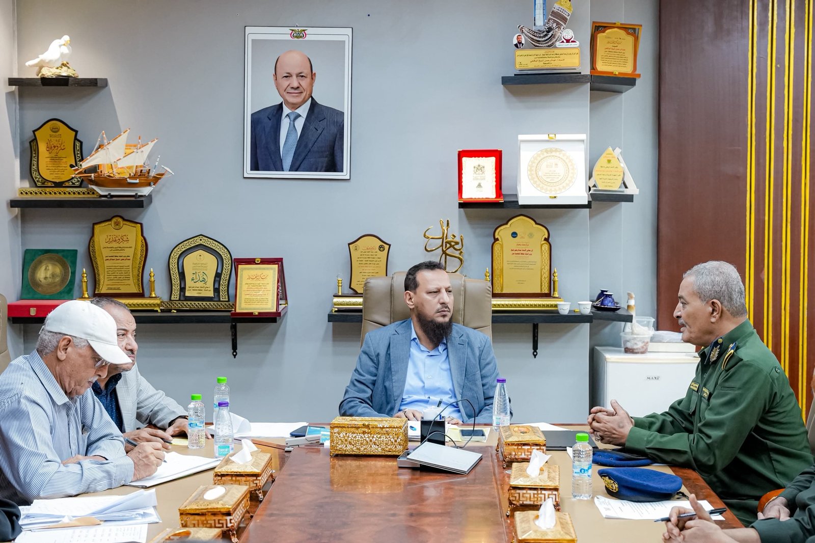 محافظ عدن يبحث مع رئيس الأحوال المدنية تعزيز التنسيق محافظ عدن يبحث مع رئيس الأحوال المدنية تعزيز التنسيق