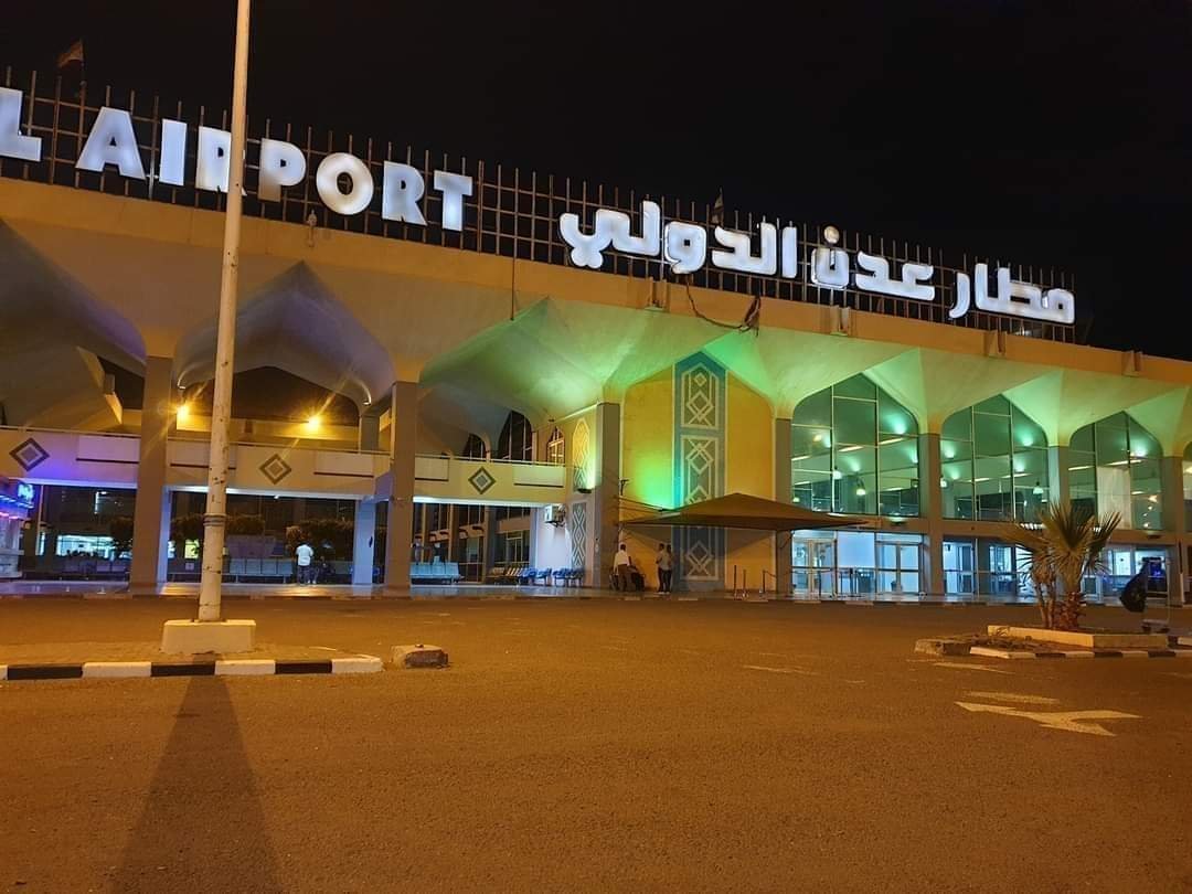 الحوثيون يتبنون رسميا هجماتهم الصاروخية على مطار عدن الدولي الحوثيون يتبنون رسميا هجماتهم الصاروخية على مطار عدن الدولي
